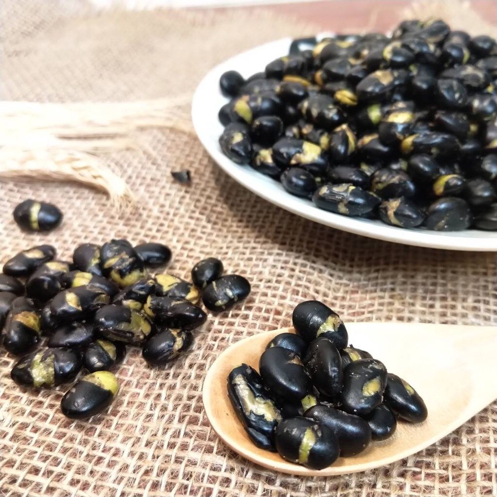 Roasted Black Soybeans (Jar)